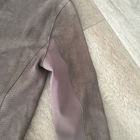 Tahari Women Crop Jacket Cleary E43K9106 Lamb Leather Full Zip Unlined Snake XS - Picture 9 of 10